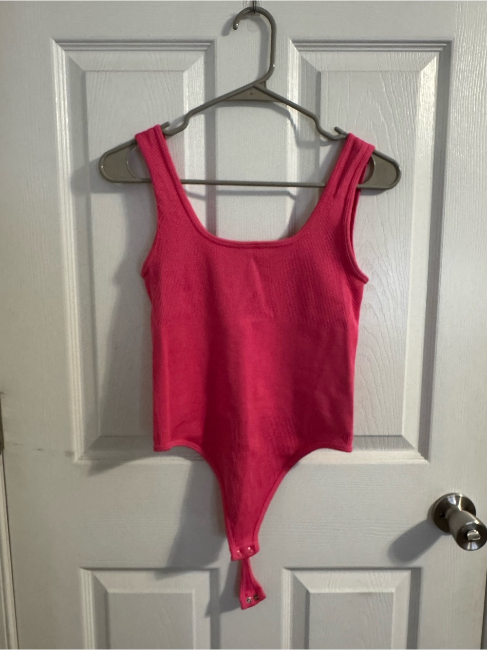 Women’s Hot Pink Scoop Neck Ribbed Thong Bodysuit - L